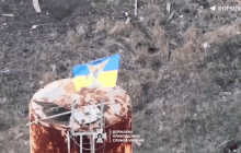 Пограничники установили украинский флаг над позицией россиян возле Бахмута (видео)