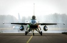 Первая группа украинских пилотов завершила обучение на F-16, - Politico