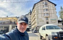 Арсен Мирзоян резко ответил на упреки, что развлекается во время войны: "У вас воняет изо рта"