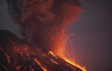 NASA зафиксировало потоки лавы исландского вулкана, которые видны из космоса (фото)