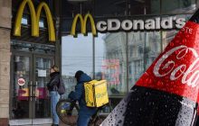 "Золотой стандарт": эксперты раскрыли, почему Coca-Cola вкуснее в McDonald's
