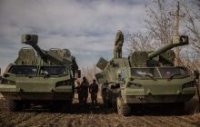 Сповільнить, але не зупинить Росію: експерти і військові про нову допомогу від США