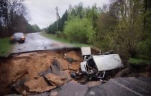 На Київщині мікроавтобус впав у провалля: двоє пасажирів загинули