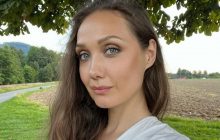 Громкое возвращение после многолетнего перерыва: Евгения Власова снова спела