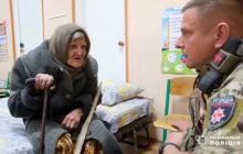 "Там страшное делается": из Очеретино от россиян сбежала 98-летняя женщина (видео)