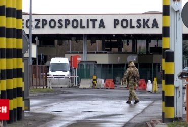 Поляки снова заблокировали границу: в сутки пропускают только одну фуру
