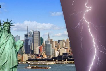 У статую Свободи в США вдарила блискавка (відео)