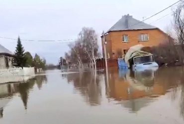 Российский Орск уходит под воду: зафиксирован новый прорыв дамбы
