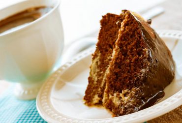 Роботи на 10 хвилин: Джеймі Олівер поділився рецептом простого кавового торта