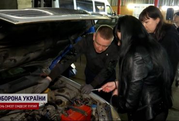 Никаких стереотипов: в Днепре женщин обучают традиционно мужским профессиям