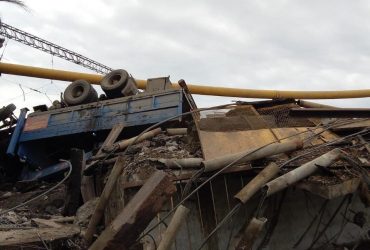 Под Смоленском обвалился мост: заблокирован главный транспортный коридор с Беларусью