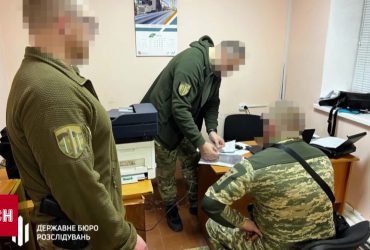 Пів року платив по 100 тисяч: командира підозрюють у розтраті державних коштів