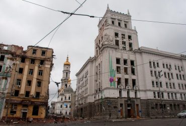 Окупанти вдарили по підприємству в Харкові, є постраждалі