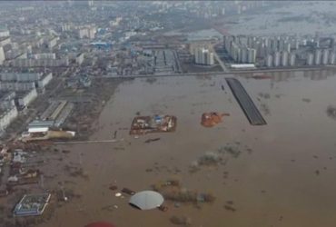 Оренбург тонет вслед за Орском: впечатляющие кадры наводнения на Урале (фото, видео)