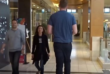 Незнакомцы просят фото, путешествовать ужасно: рост американца - 2,16 м (видео)