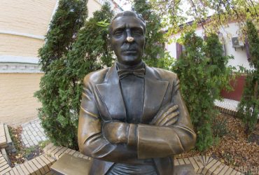 Булгаков не под запретом, музей в Киеве закрывать не надо, - Институт нацпамяти