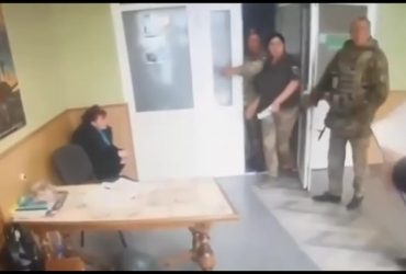 На Хмельнитчине разразился скандал с "избиением" активистки в ТЦК
