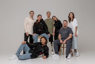 Жити назустріч: банк ПУМБ спільно з партнерами створив лінійку адаптивного одягу для поранених військових