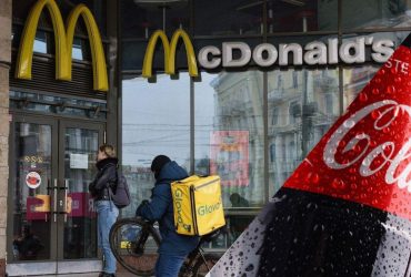 Золотой стандарт: эксперты раскрыли, почему Coca-Cola вкуснее в McDonald's