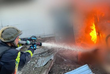 Росіяни атакували ракетами Дніпропетровщину: вирують пожежі