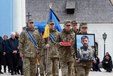 У Києві попрощалися з військовим та активістом Павлом Петриченком (фото)