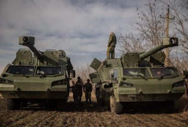 Сповільнить, але не зупинить Росію: експерти і військові про нову допомогу від США