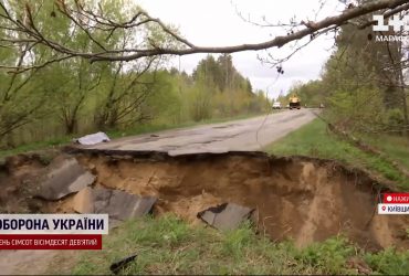 ДТП с погибшими: провал образовался прямо посреди дороги - включение с места событий