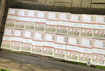 Мать хотела продать своего сына за 1 миллион гривень