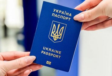 В Киеве резко увеличился спрос на загранпаспорта