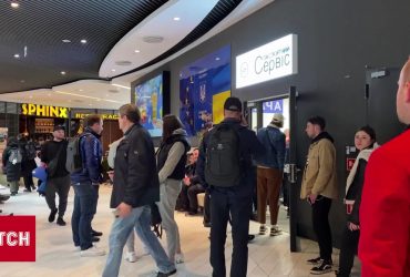 Под ТЦК - очереди мужчин: а Польша предлагает вернуть домой украинцев призывного возраста