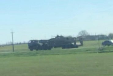 Везли на ремонт: в Крыму партизаны заметили переброску военной техники россиян (видео)