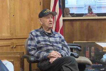 Водит авто, любит бургеры и пиво: 110-летний мужчина назвал свой рецепт долголетия