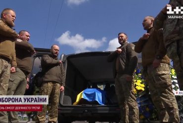 Слезы на глазах защитников... Прощание с сержантом «Капой», который воспитал сотни украинских бойцов