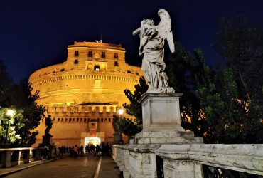 Названы десять самых переполненных туристами городов Европы: четыре из них в одной стране