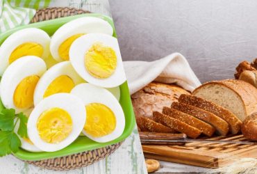 Можно ли есть яйца с хлебом на завтрак: диетолог указала на важный нюанс