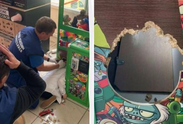 У Росії дитина міцно застрягла головою в ігровому автоматі, - росЗМІ (фото)