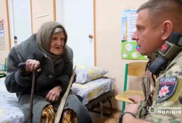 Там страшное делается: из Очеретино от россиян сбежала 98-летняя женщина (видео)