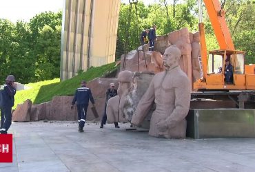 Бригада вже почала розбирати монумент: як кияни реагують на таке рішення