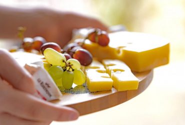 Названо десять найкорисніших сирів: радять дієтологи