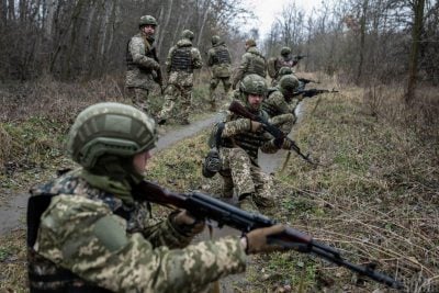Украинским войскам невероятно трудно удерживать оборону на восточном фронте, - NYT