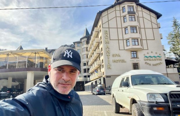 Арсен Мирзоян резко ответил на упреки, что развлекается во время войны: "У вас воняет изо рта"