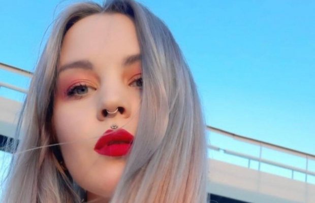 "Говорим на повышенных тонах": известная певица рассказала об отношениях с родителями-россиянами