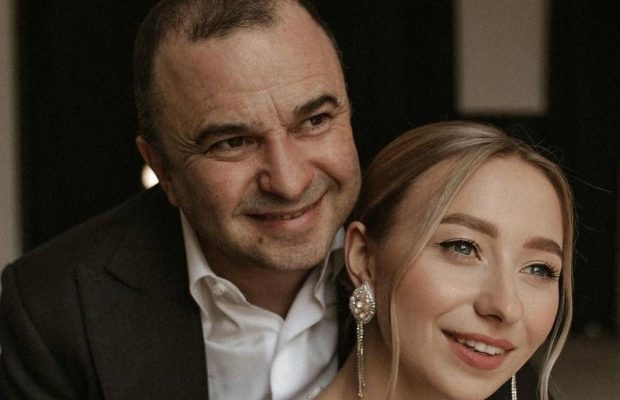 Жена Виктора Павлика назвала причину, по которой муж угрожал ей разводом