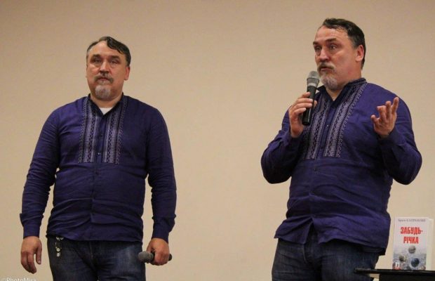 "Умер у меня на руках": Виталий Капранов рассказал о внезапной смерти брата-близнеца