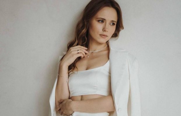 "Это абсолютно чужие люди": Анна Кошмал высказалась о российских коллегах из "Сватов"