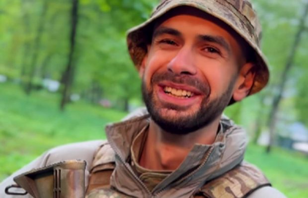 У воина ВСУ спросили, сколько стоит его "лук": он свел всех с ума (видео)