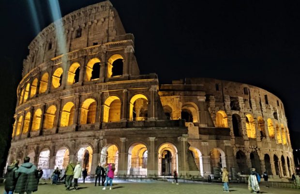 Забастовки, преступления и паломники: чего ожидать туристам в аэропортах Италии этой зимой