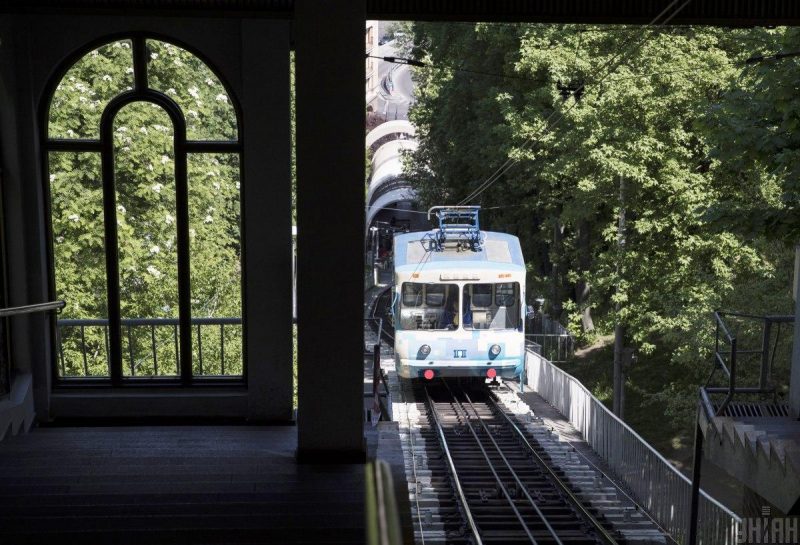 Из-за атаки РФ в Киеве возможны перебои с оплатой проезда в скоростном трамвае и фуникулере