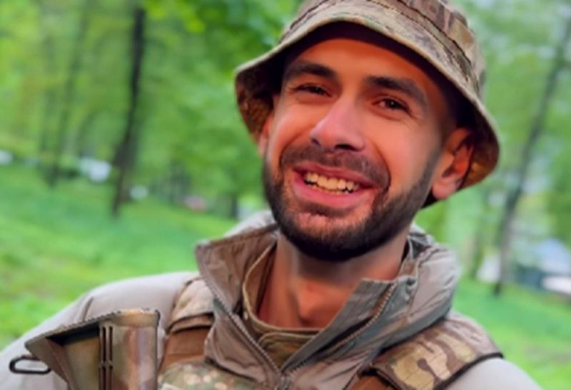 У воина ВСУ спросили, сколько стоит его 'лук': он свел всех с ума (видео) У воина ВСУ спросили, сколько стоит его 'лук': он свел всех с ума (видео)