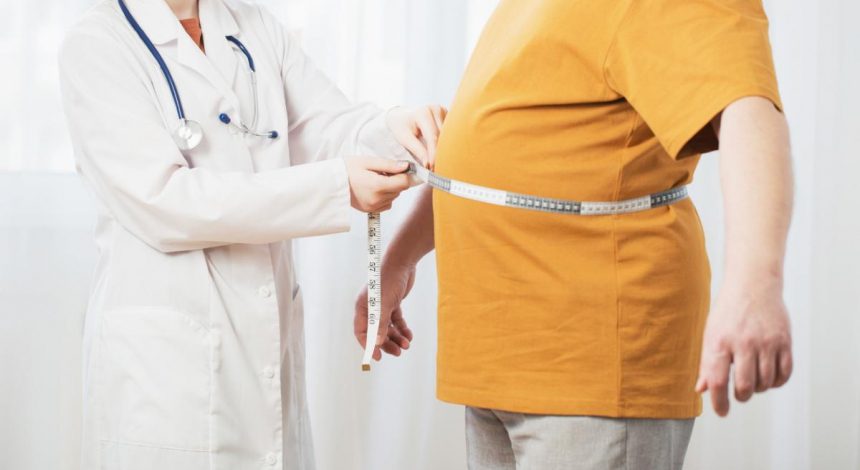 Женщина не может похудеть несмотря на диеты и спорт: врачи назвали причину